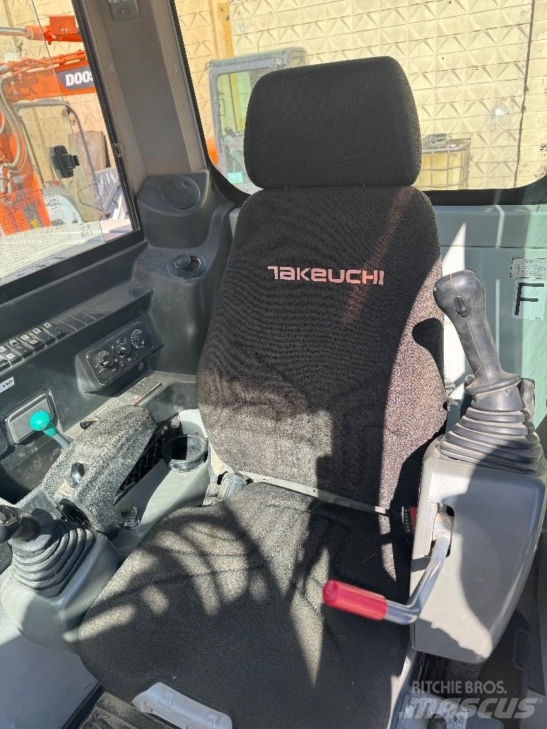 Takeuchi TB290 中型挖掘机