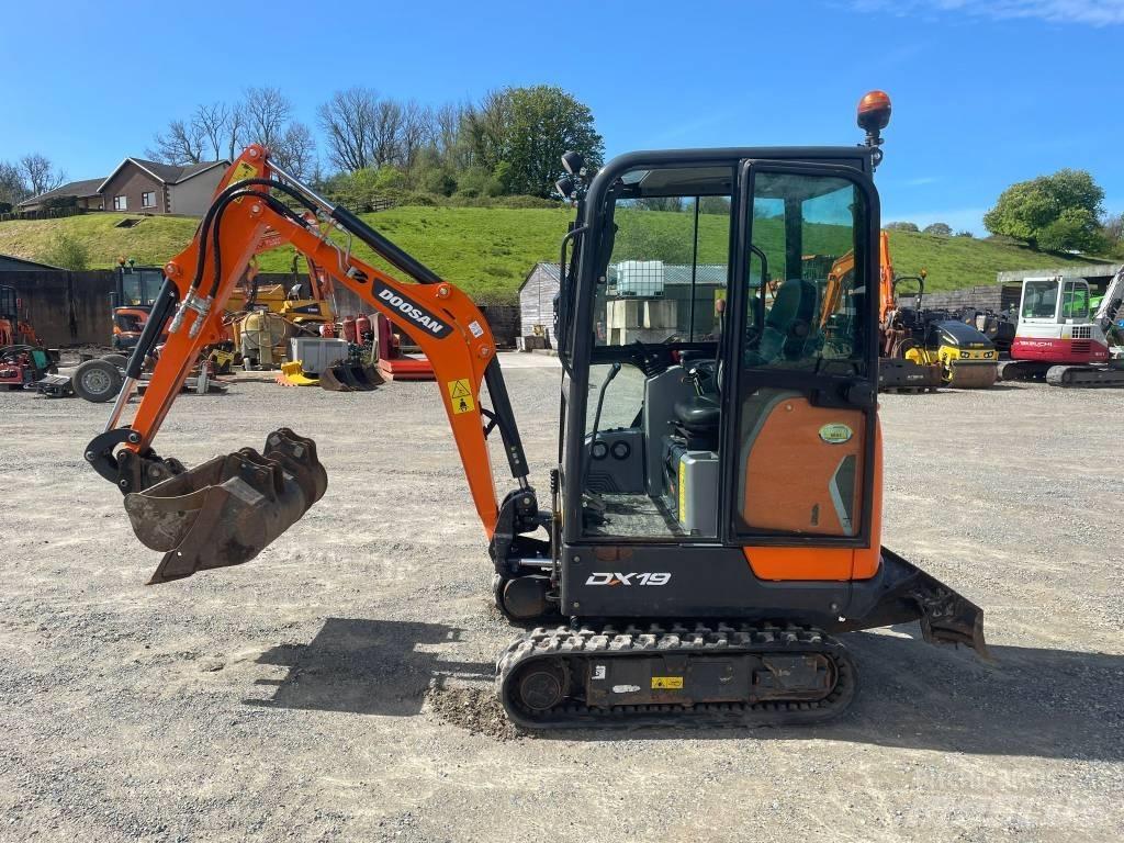 Doosan DX 19 小型挖掘机