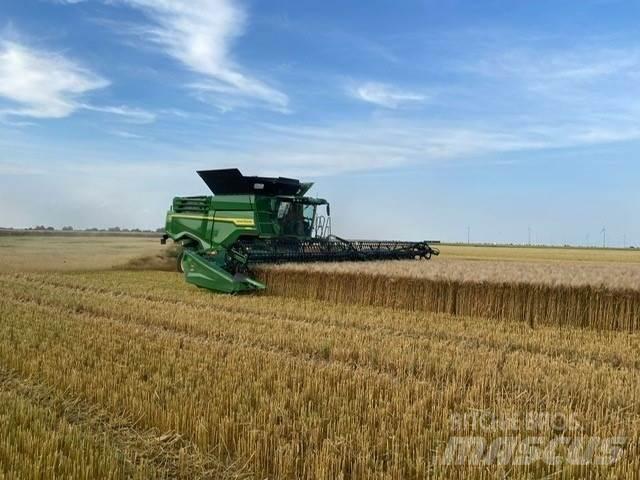 John Deere X9-1100 联合收割机