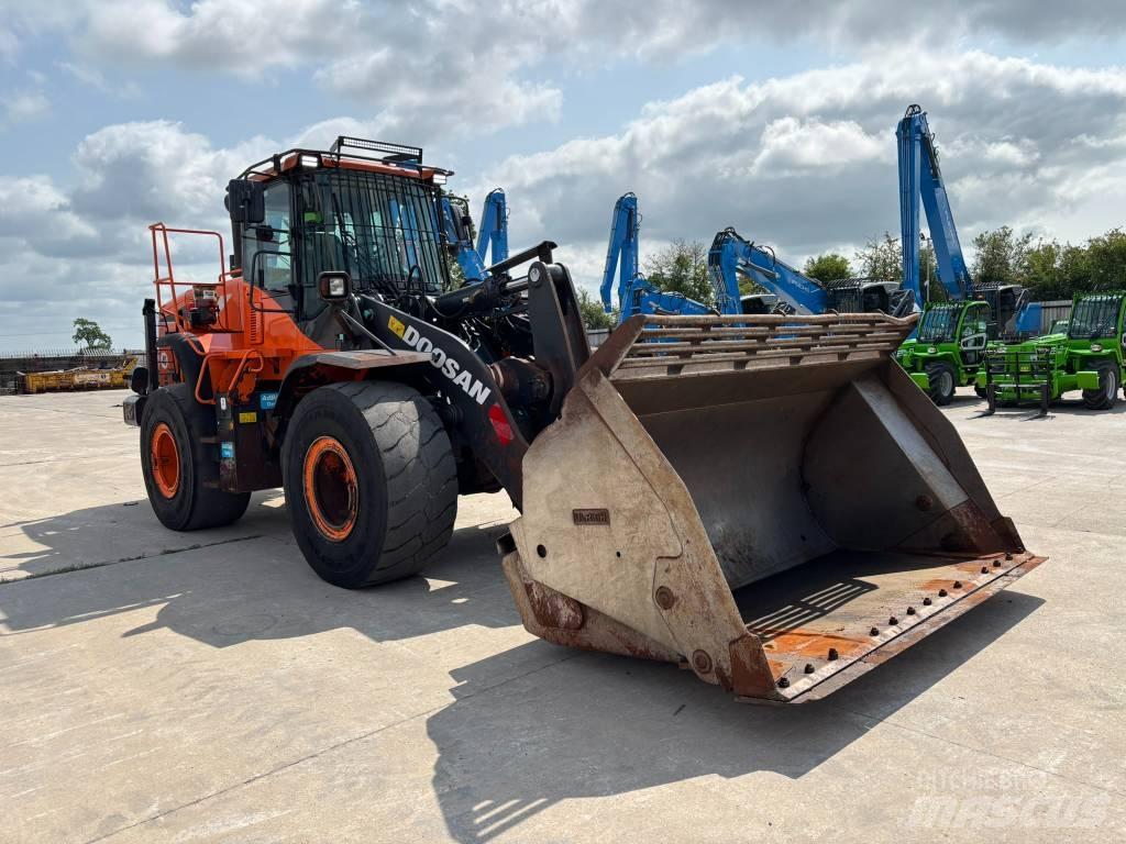 Doosan DL 300-5 轮式装载机