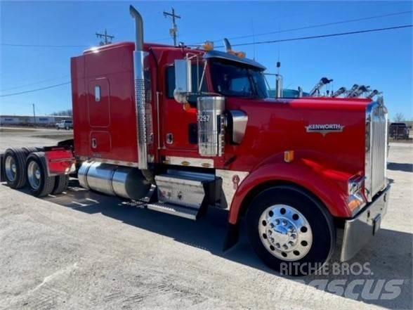 Kenworth W900L 牵引车