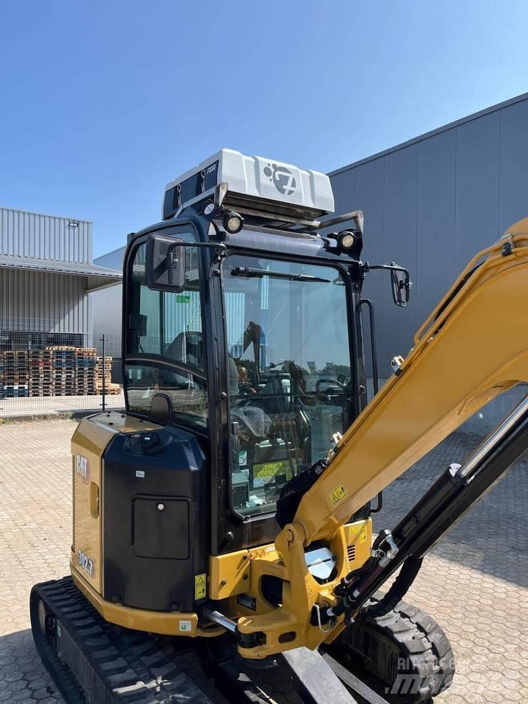 CAT 302.7 小型挖掘机