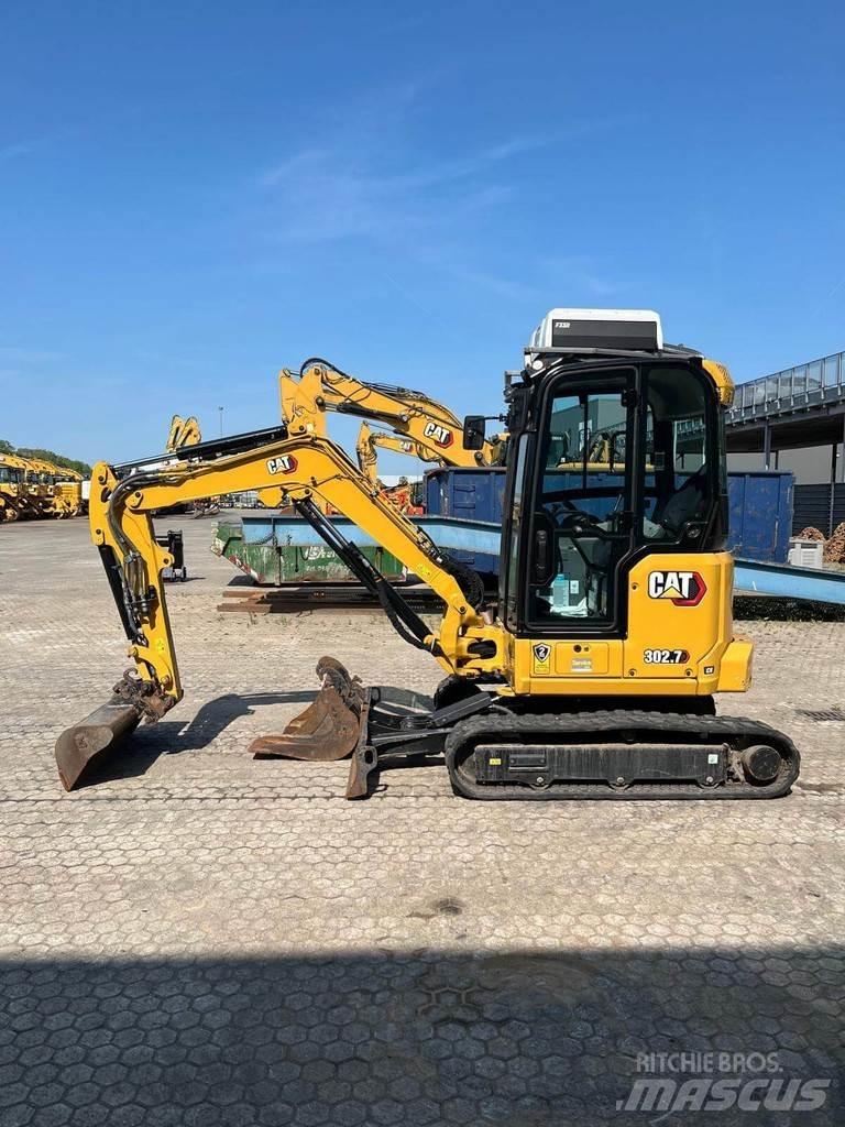 CAT 302.7 小型挖掘机
