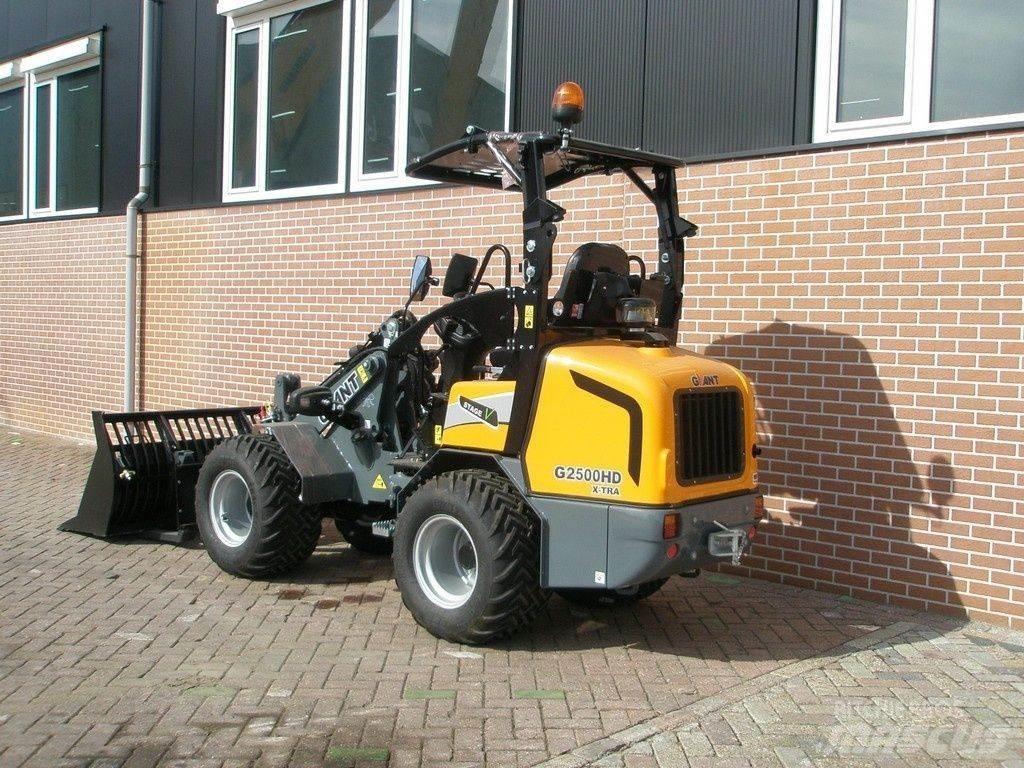 GiANT G2500 小型装载机