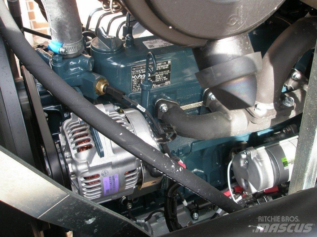 GiANT G2500 小型装载机