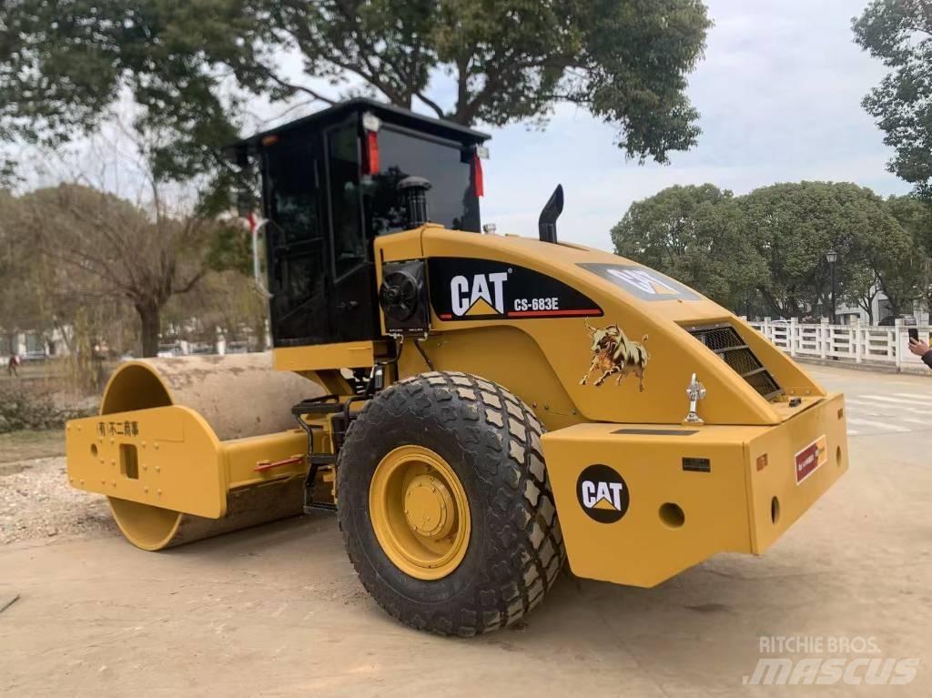 CAT CS 683 E 单轮压路机