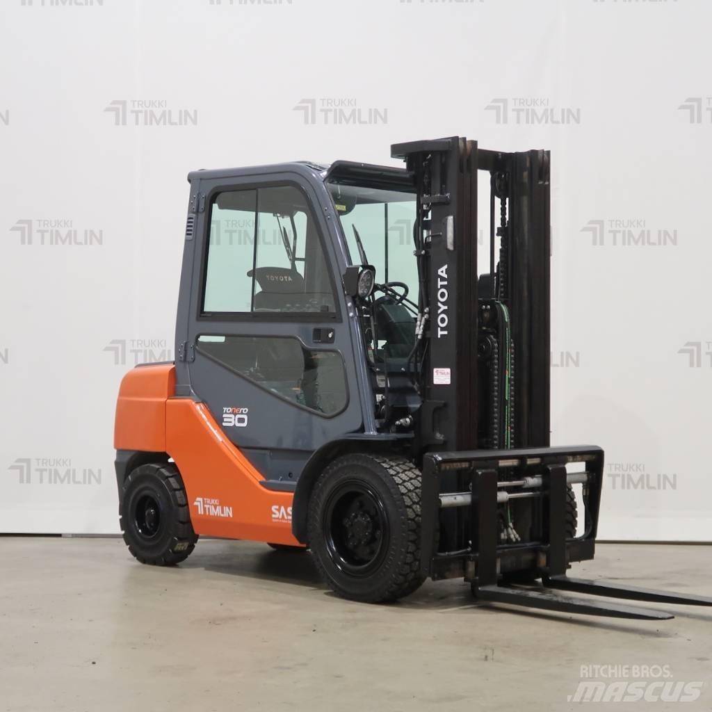 Toyota 02-8FDF30 柴油叉车
