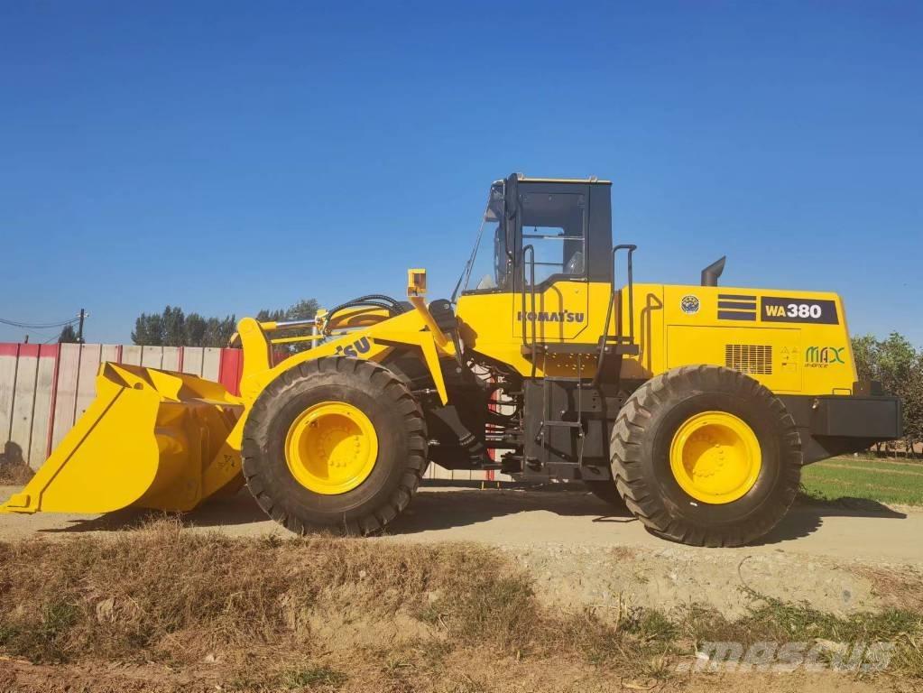 Komatsu WA 320 轮式装载机