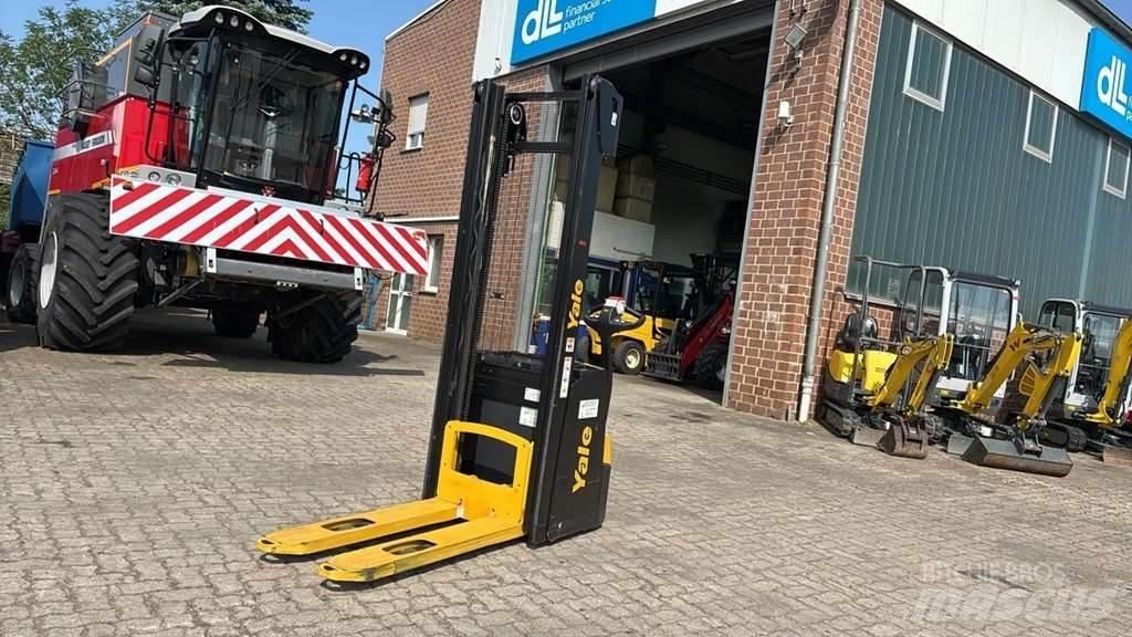 Yale MS12 AC 手推堆垛车