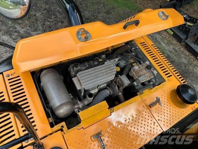 JCB JS190N LC 履带挖掘机