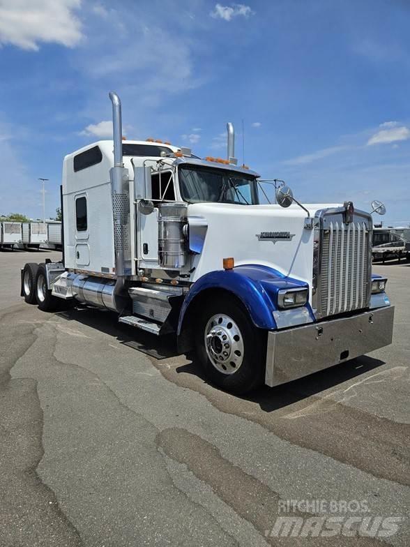 Kenworth W900 牵引车