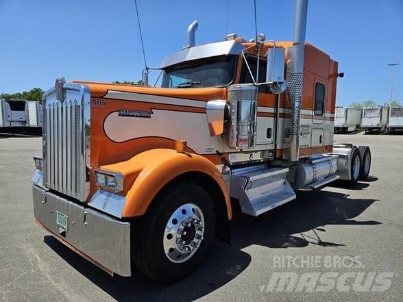 Kenworth W900 牵引车