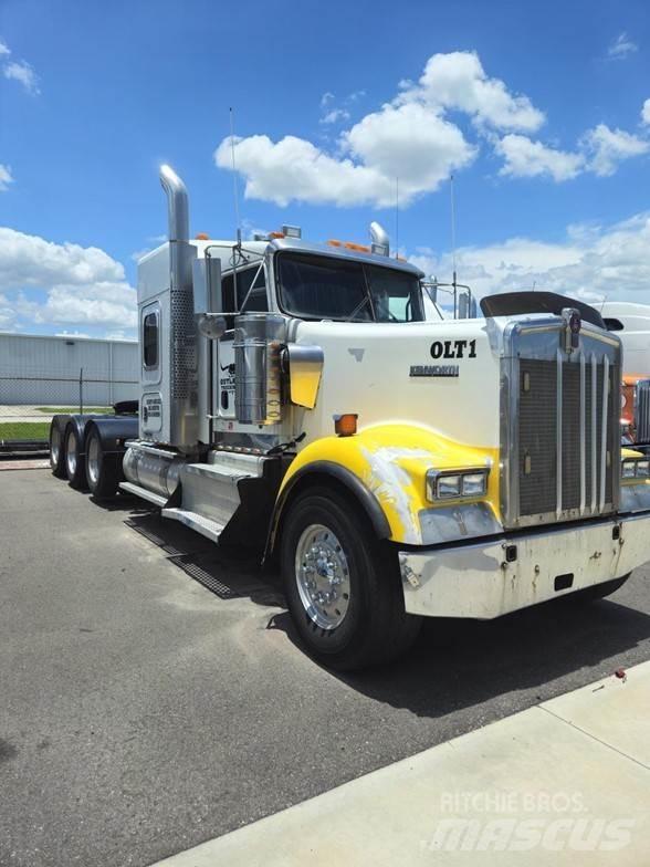 Kenworth W900 牵引车