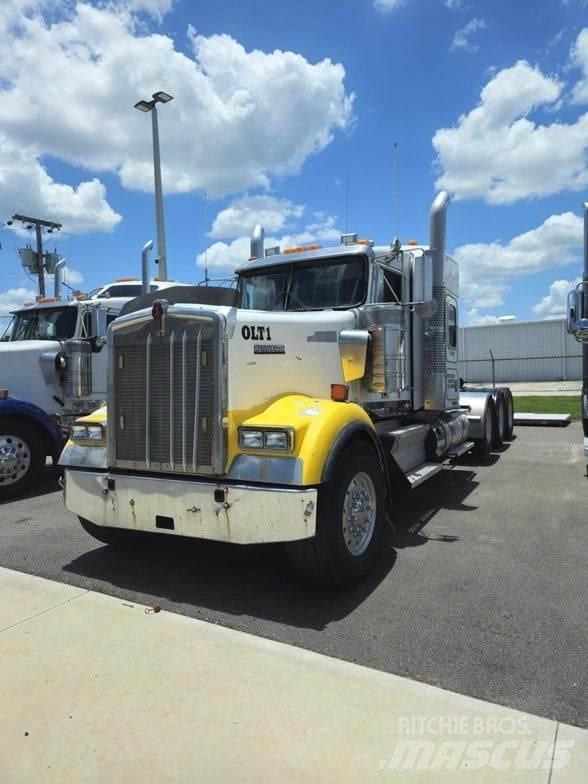 Kenworth W900 牵引车