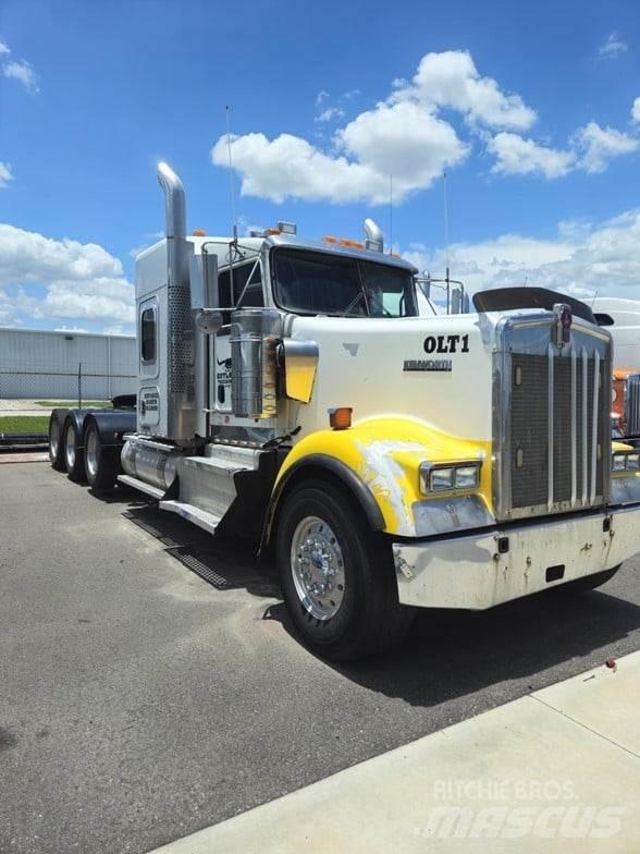 Kenworth W900 牵引车