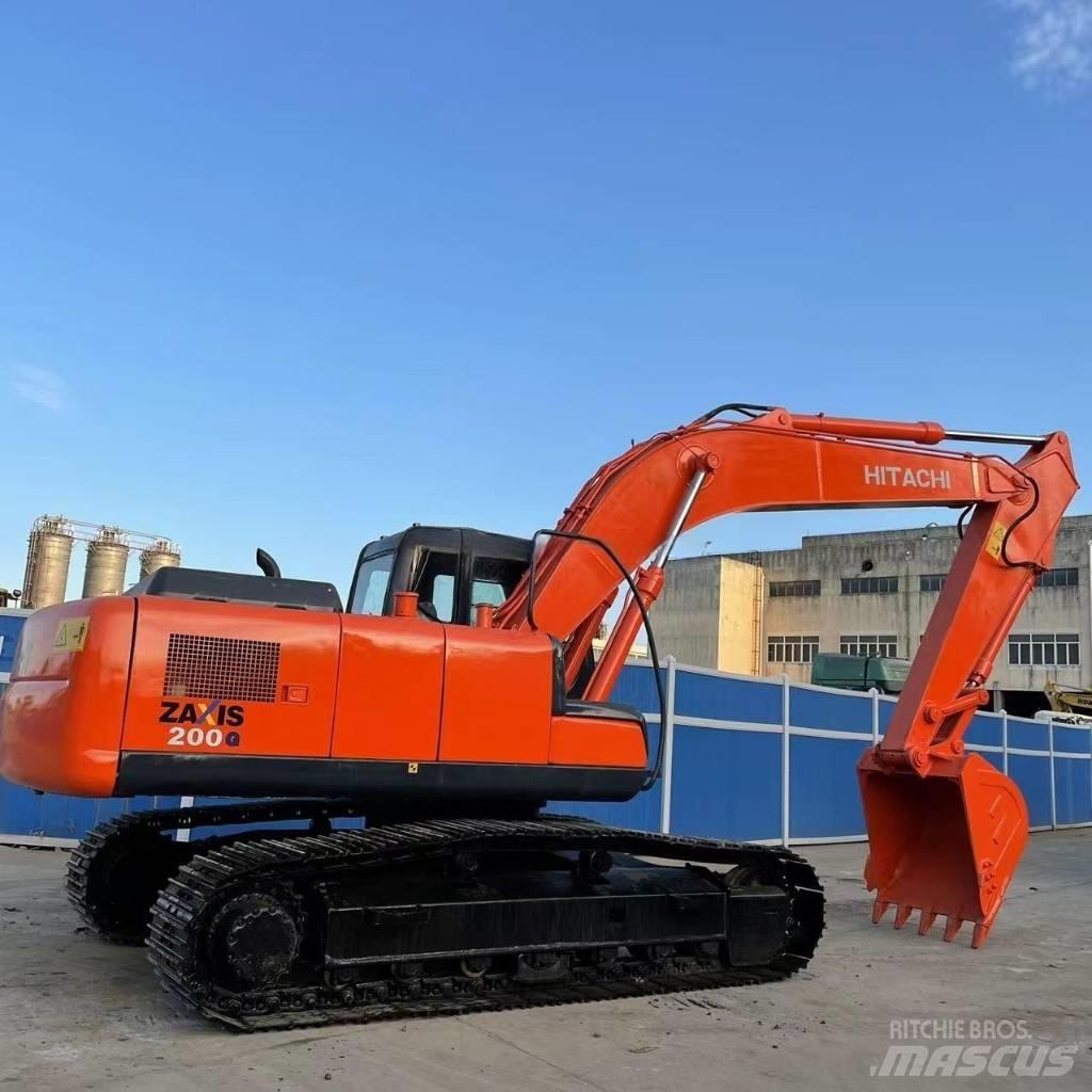 Hitachi ZX200 履带挖掘机