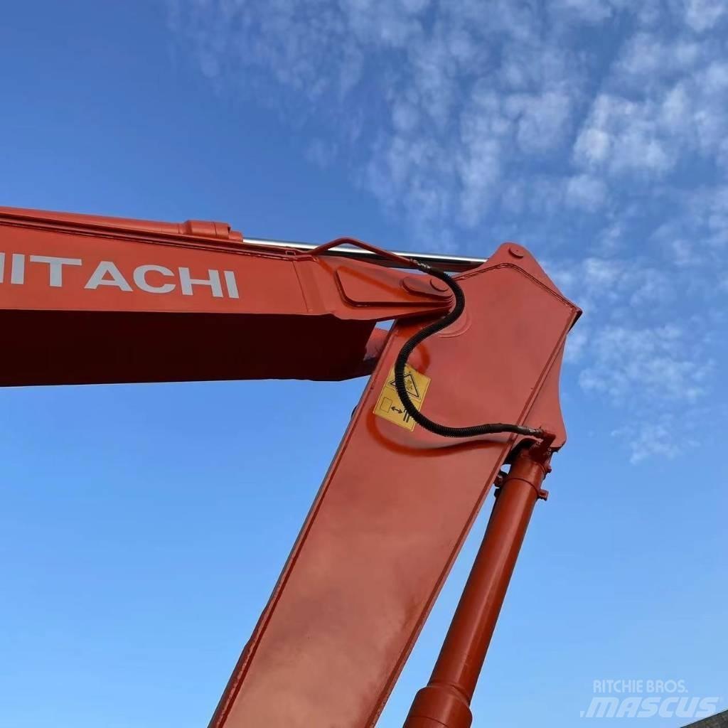 Hitachi ZX200 履带挖掘机