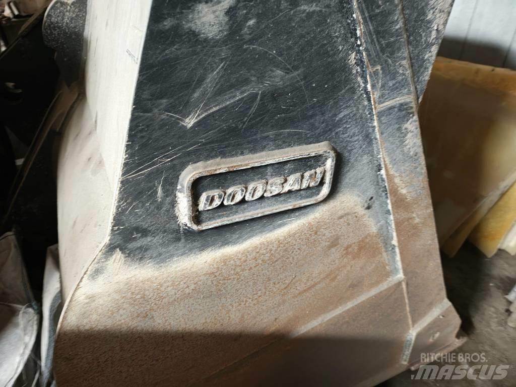 Doosan DL 320-7 轮式装载机