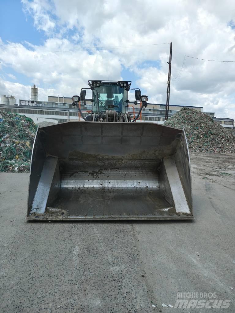 Doosan DL 320-7 轮式装载机
