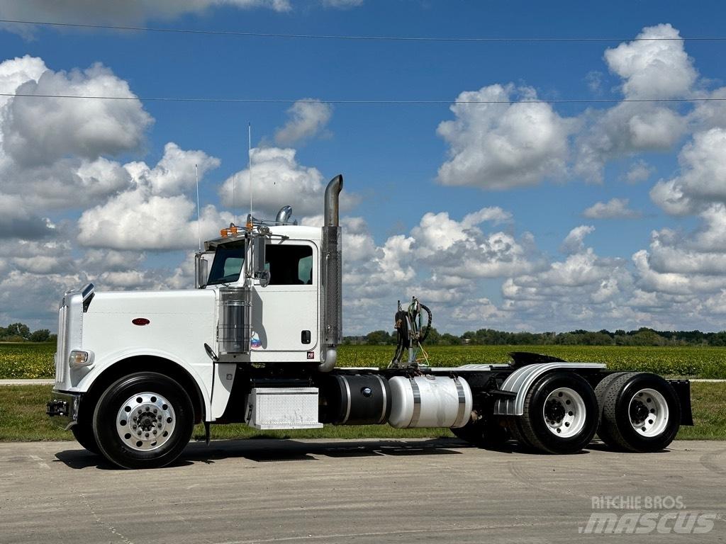 Peterbilt 388 牵引车