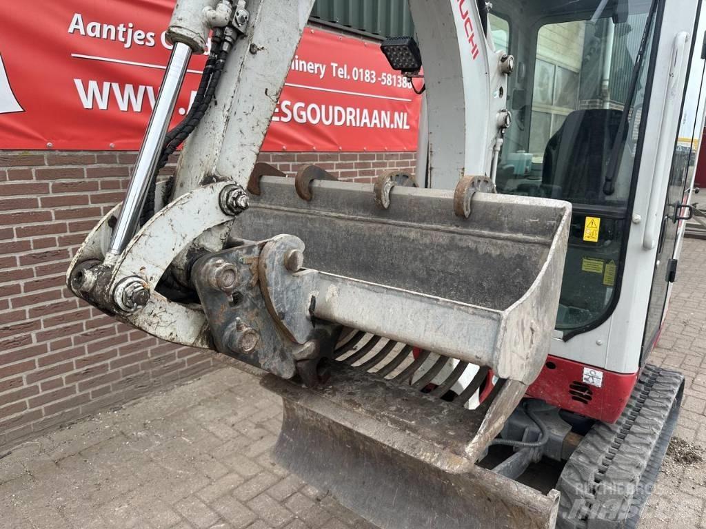 Takeuchi TB216 小型挖掘机