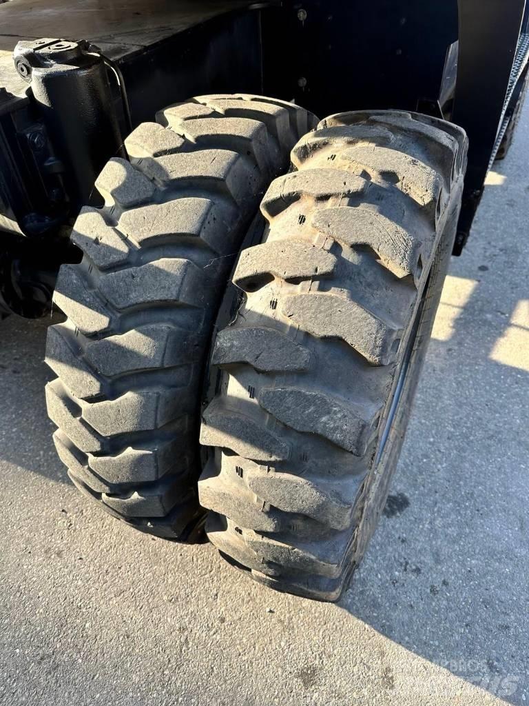 CAT M 318 F 轮式挖掘机