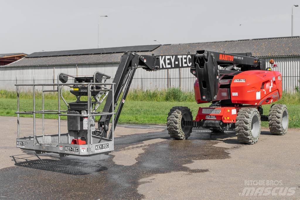 Manitou 200 ATJ e 曲臂高空工作平台