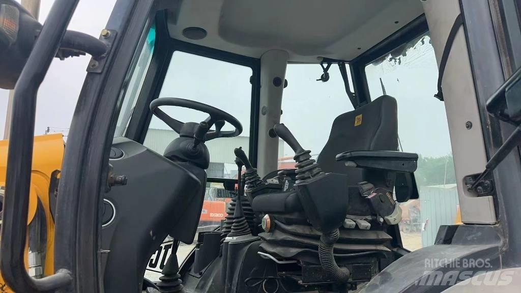 JCB 3CX 反铲装载机