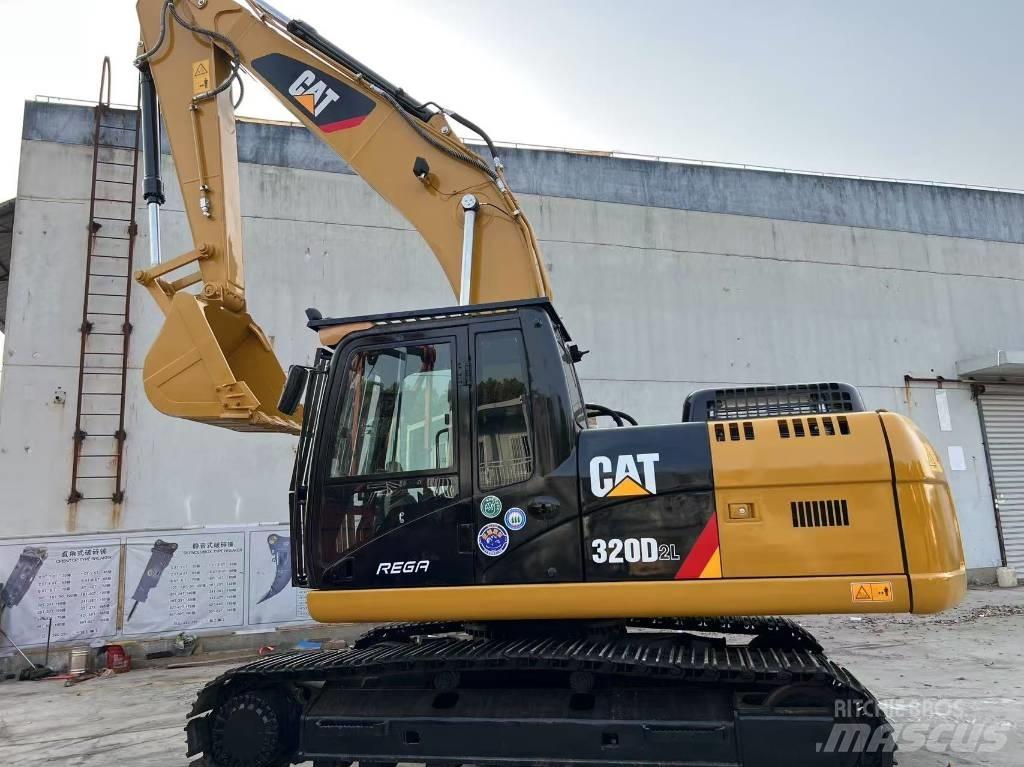 CAT 320D2 中型挖掘机