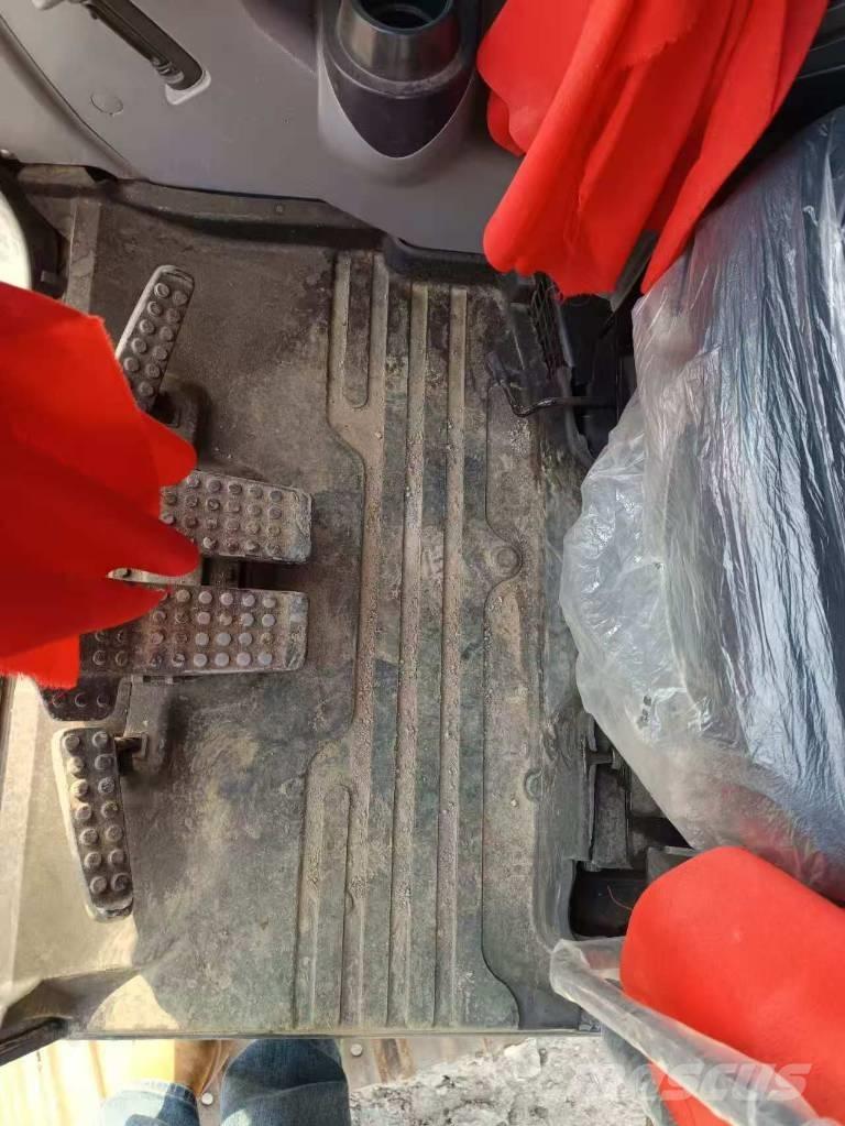 Hitachi ZX 70 中型挖掘机