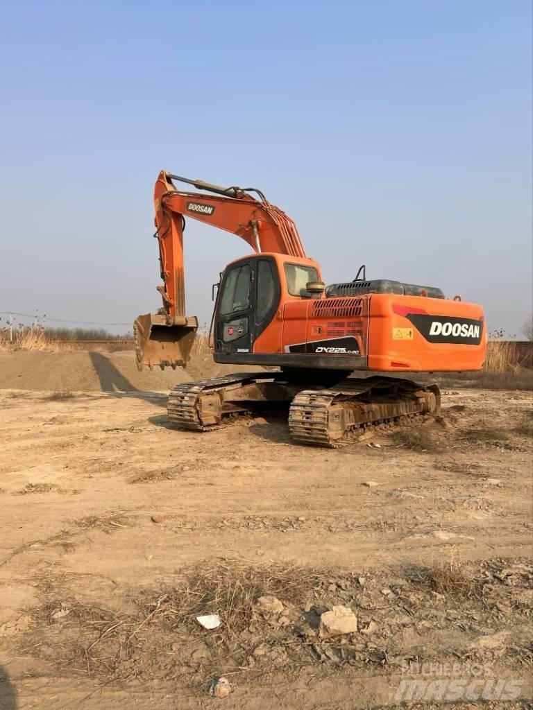 Doosan DX225LC-9C 履带挖掘机