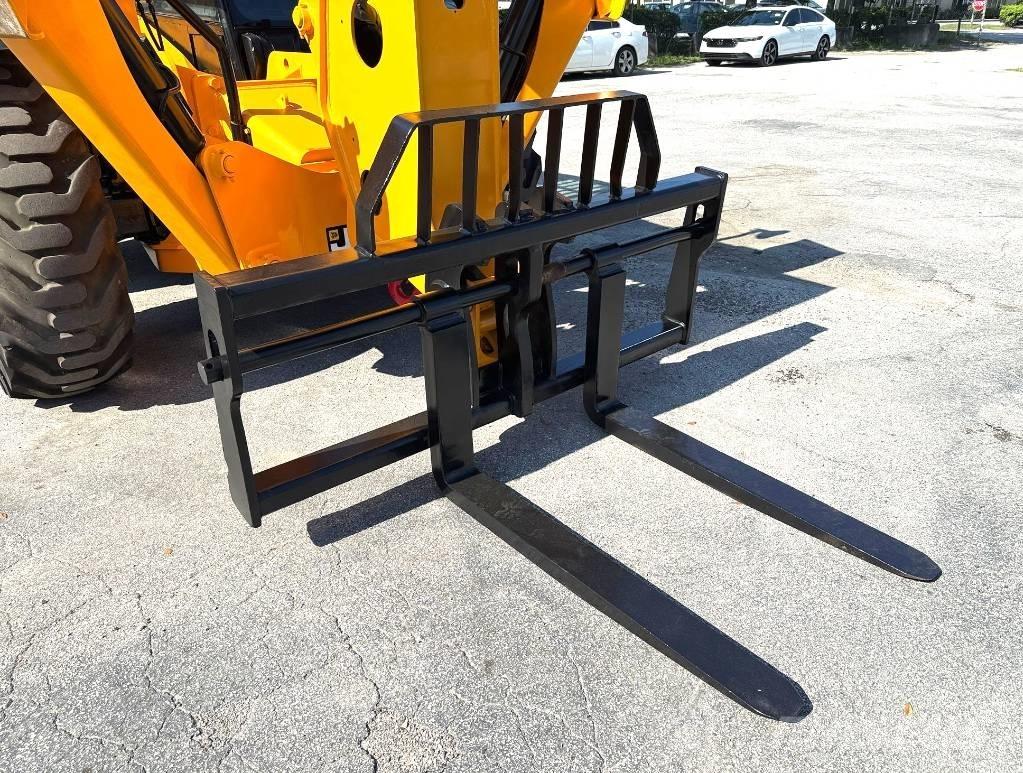 JCB 512-56 伸缩臂叉装车|叉装车