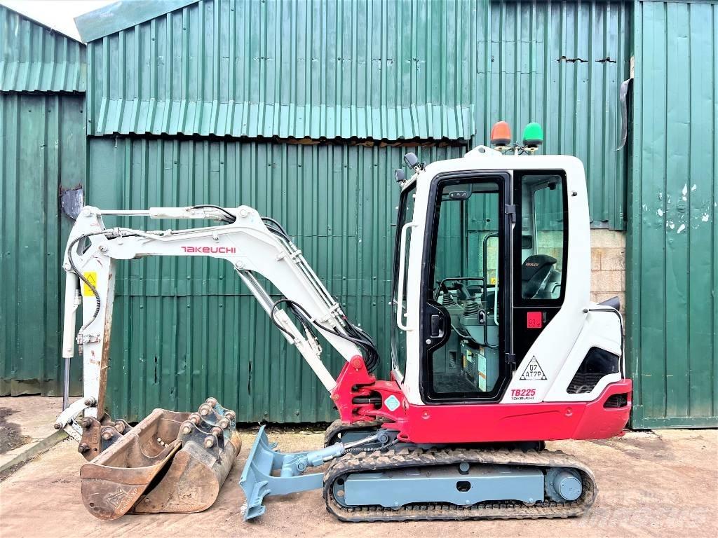 Takeuchi TB225 小型挖掘机