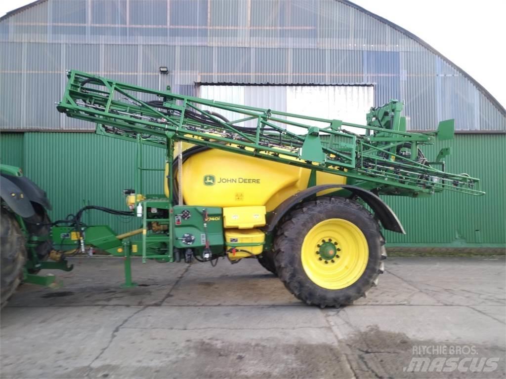John Deere 740i 牵引式喷雾机