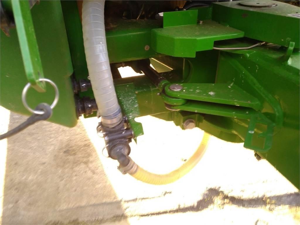 John Deere 740i 牵引式喷雾机