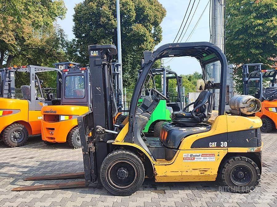 CAT GP30N 天然气叉车