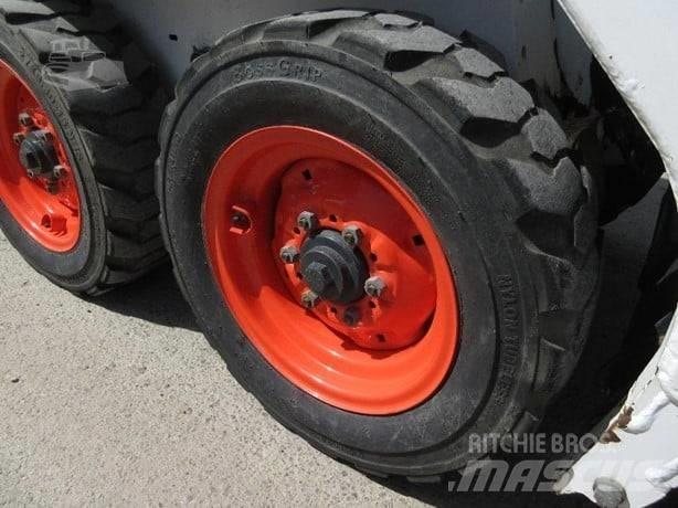 Bobcat 553 滑移装载机