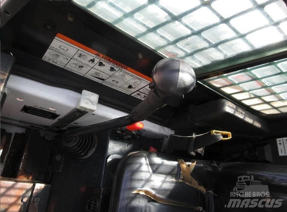 Bobcat 553 滑移装载机