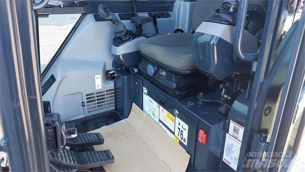 Komatsu PC24MR-5 轮式挖掘机
