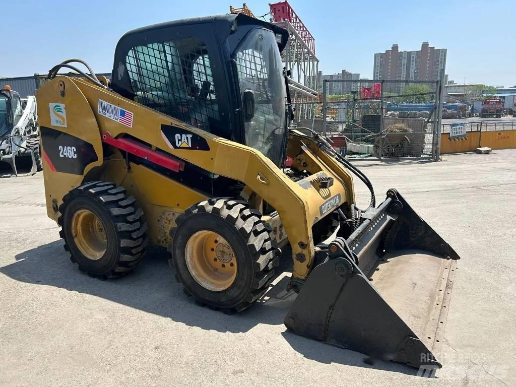 CAT 246 C 滑移装载机