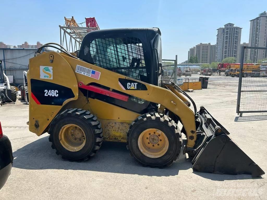 CAT 246 C 滑移装载机