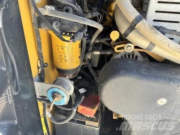 CAT 279D3 滑移装载机