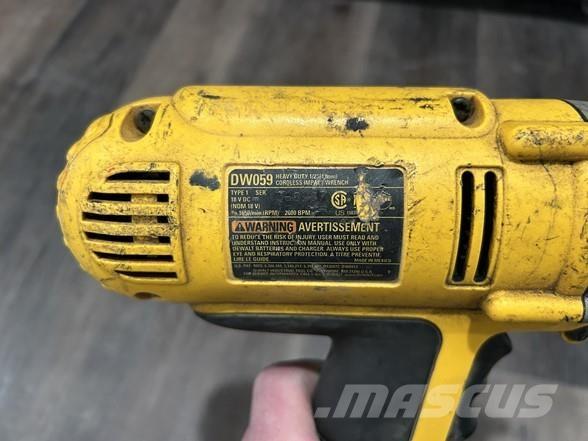 DeWalt DW059 仪器、测量及自动化设备