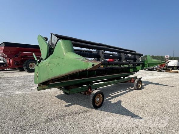 John Deere 220 联合收割机头
