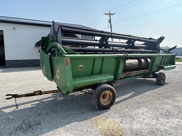 John Deere 220 联合收割机头