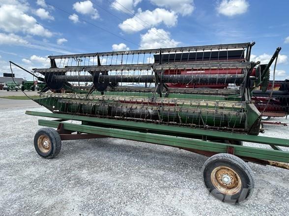 John Deere 220 联合收割机头