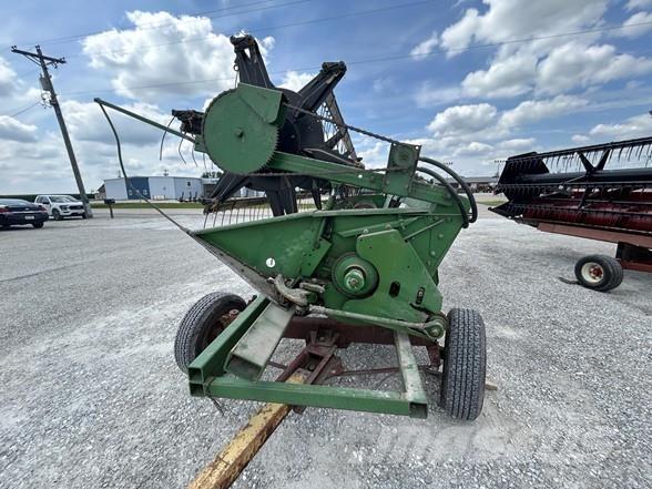John Deere 220 联合收割机头