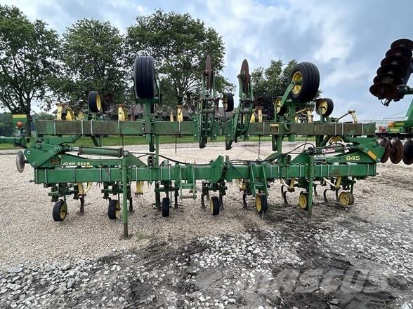John Deere 845 弹簧中耕机