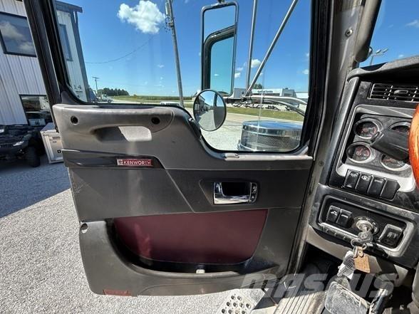 Kenworth W900 牵引车