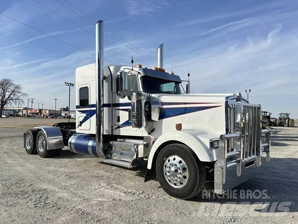 Kenworth W900L 牵引车